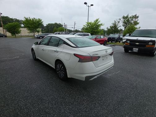 Pearl White Tricoat 2024 Nissan Altima 2.5 SV