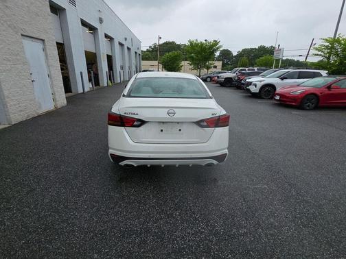 Pearl White Tricoat 2024 Nissan Altima 2.5 SV