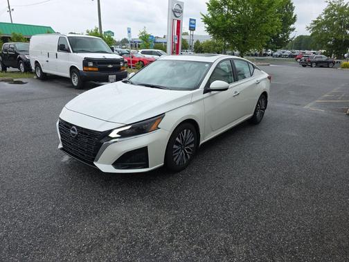 Pearl White Tricoat 2024 Nissan Altima 2.5 SV