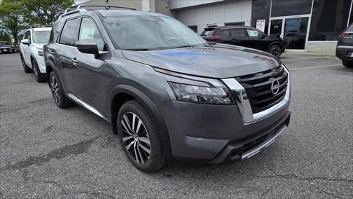 2025 Nissan Pathfinder Platinum 4WD