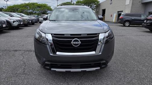 2025 Nissan Pathfinder Platinum 4WD