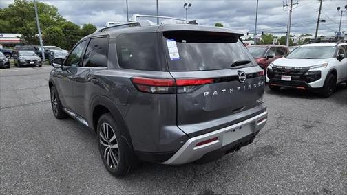 2025 Nissan Pathfinder Platinum 4WD
