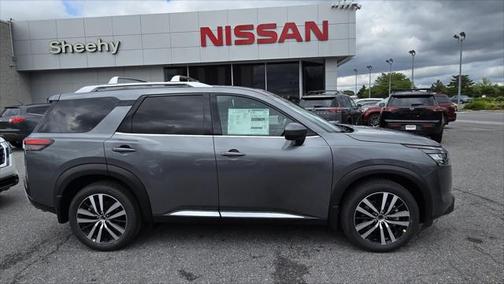 2025 Nissan Pathfinder Platinum 4WD