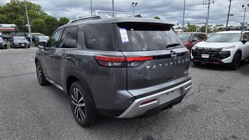 2025 Nissan Pathfinder Platinum 4WD