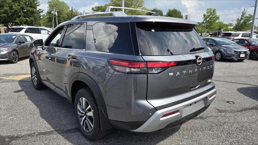 2025 Nissan Pathfinder SL 4WD