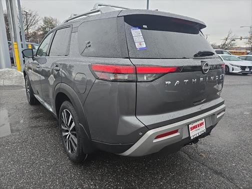 2025 Nissan Pathfinder Platinum 4WD