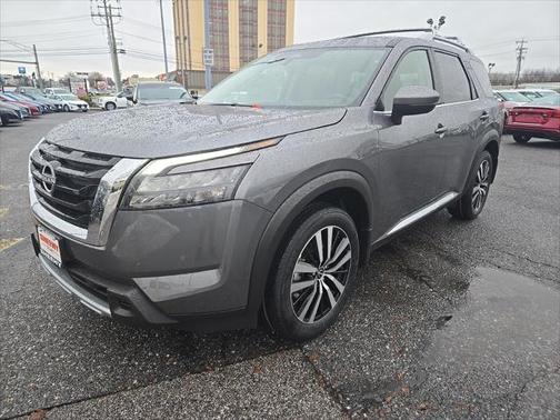 2025 Nissan Pathfinder Platinum 4WD