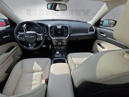 2022 Chrysler 300 Touring