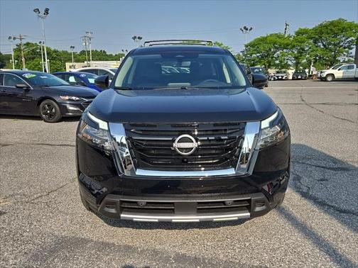 2025 Nissan Pathfinder SL 4WD