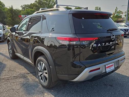 2025 Nissan Pathfinder SL 4WD