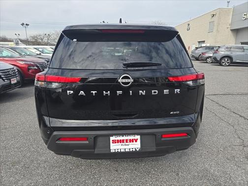 2025 Nissan Pathfinder S