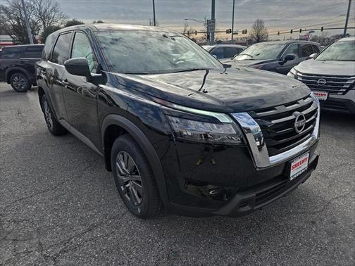 2025 Nissan Pathfinder S