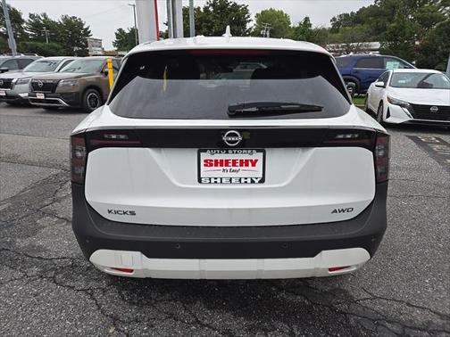 2025 Nissan Kicks SV