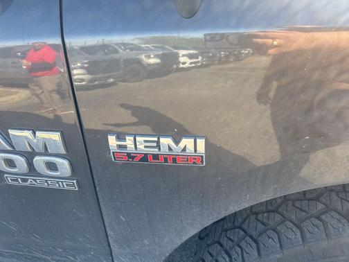 Granite Crystal Metallic Clearcoat 2019 RAM 1500 Big Horn