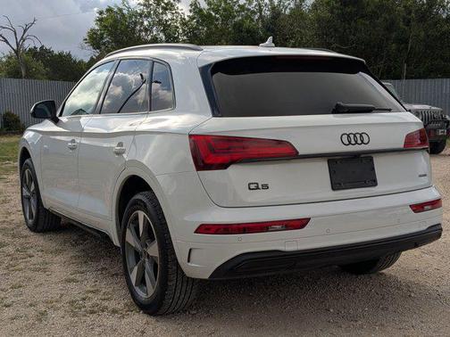 2024 Audi Q5 40 Premium Plus
