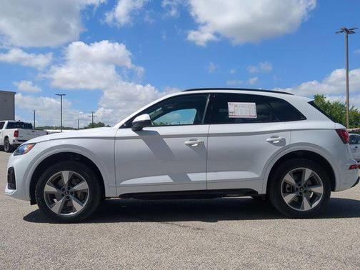 2024 Audi Q5 40 Premium Plus