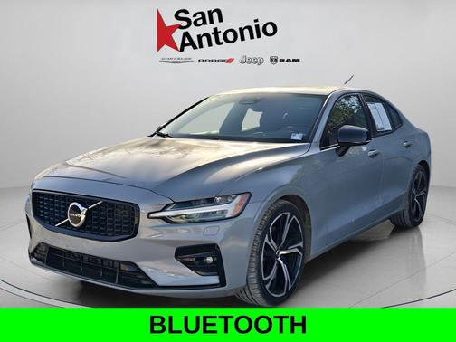 2024 Volvo S60 B5 Core Dark Theme