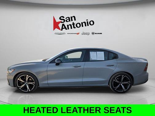 2024 Volvo S60 B5 Core Dark Theme