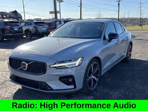 2024 Volvo S60 B5 Core Dark Theme