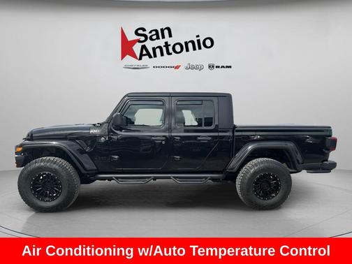 Black Clearcoat 2024 Jeep Gladiator Willys