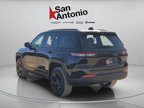 Diamond Black Crystal Pearlcoat 2025 Jeep Grand Cherokee Limited