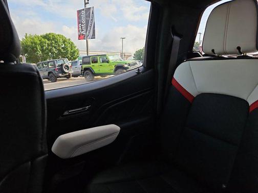2024 GMC Canyon AT4X