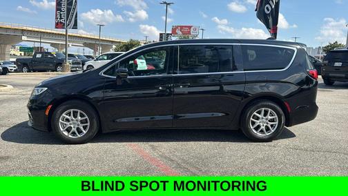 Diamond Black Crystal Pearlcoat 2025 Chrysler Pacifica L