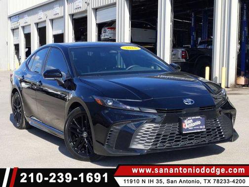 2025 Toyota Camry SE