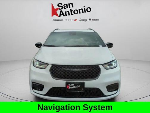 Bright White Clearcoat 2023 Chrysler Pacifica Limited
