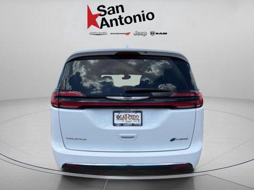 2022 Chrysler Pacifica Hybrid Touring L