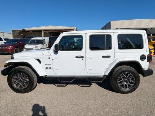 2024 Jeep Wrangler 4-Door Sahara 4x4