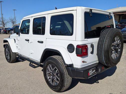 2024 Jeep Wrangler 4-Door Sahara 4x4