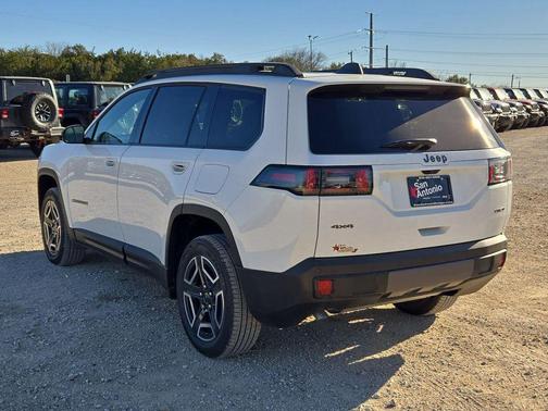 2026 Jeep Cherokee Laredo 4x4