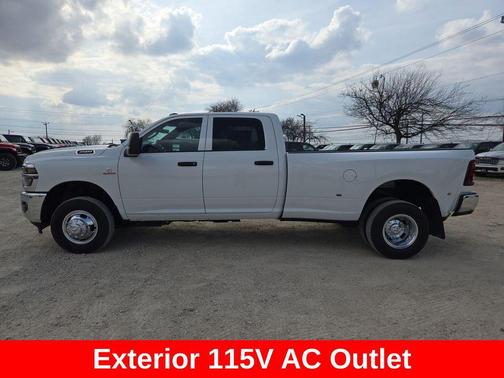 2026 RAM 3500 Tradesman Crew Cab 4x4 8' Box