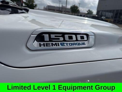 Ivory White Tri-Coat Pearlcoat 2024 RAM 1500 Limited