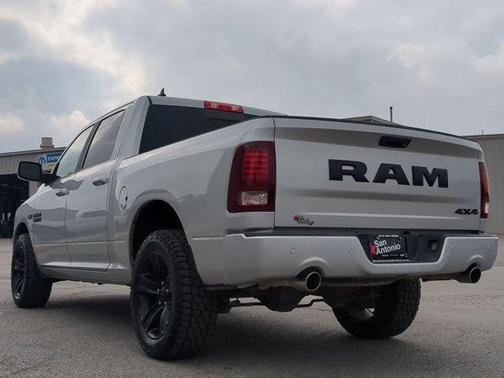 2017 RAM 1500 Night Crew Cab 4x4 5'7' Box