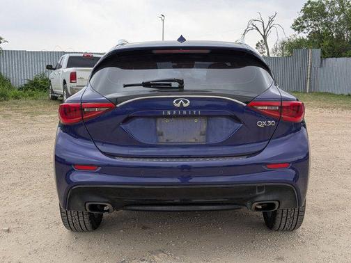 2018 INFINITI QX30 Premium