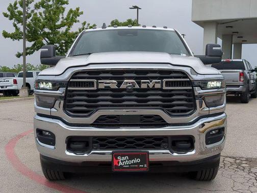 2025 RAM 2500 Tradesman Crew Cab 4x4 6'4' Box