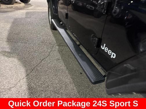 Black Clearcoat 2022 Jeep Gladiator Sport S