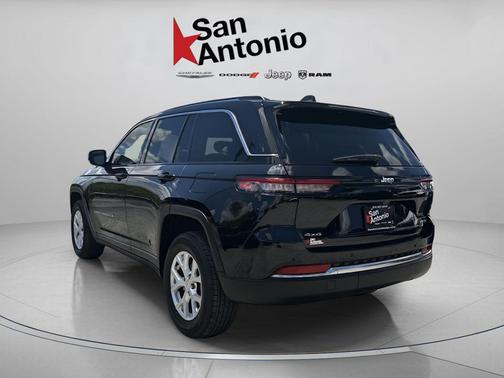 Diamond Black Crystal Pearlcoat 2023 Jeep Grand Cherokee Limited