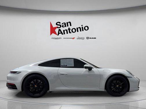 2022 Porsche 911 Carrera