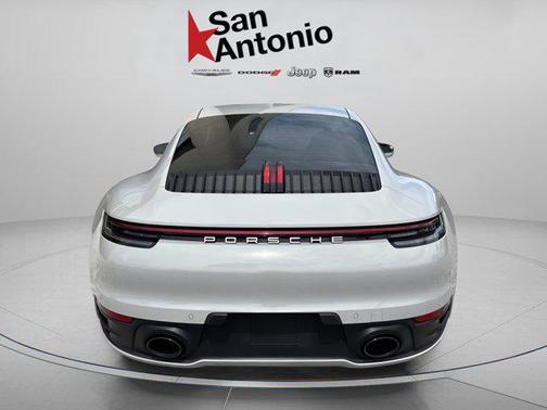 2022 Porsche 911 Carrera
