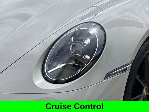 2022 Porsche 911 Carrera