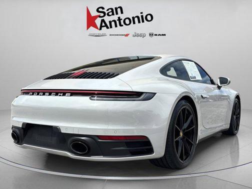 2022 Porsche 911 Carrera