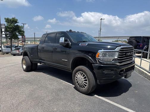 Diamond Black Crystal Pearlcoat 2024 RAM 3500 Longhorn