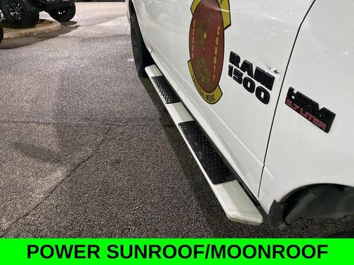 2017 RAM 1500 Night Crew Cab 4x4 5'7' Box