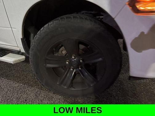 2017 RAM 1500 Night Crew Cab 4x4 5'7' Box