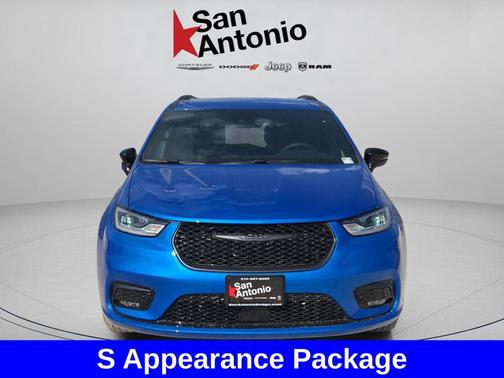 Hydro Blue Pearlcoat 2026 Chrysler Pacifica L