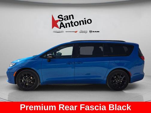 Hydro Blue Pearlcoat 2026 Chrysler Pacifica L