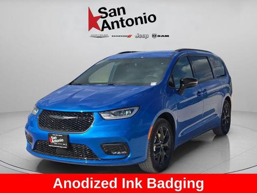Hydro Blue Pearlcoat 2026 Chrysler Pacifica L
